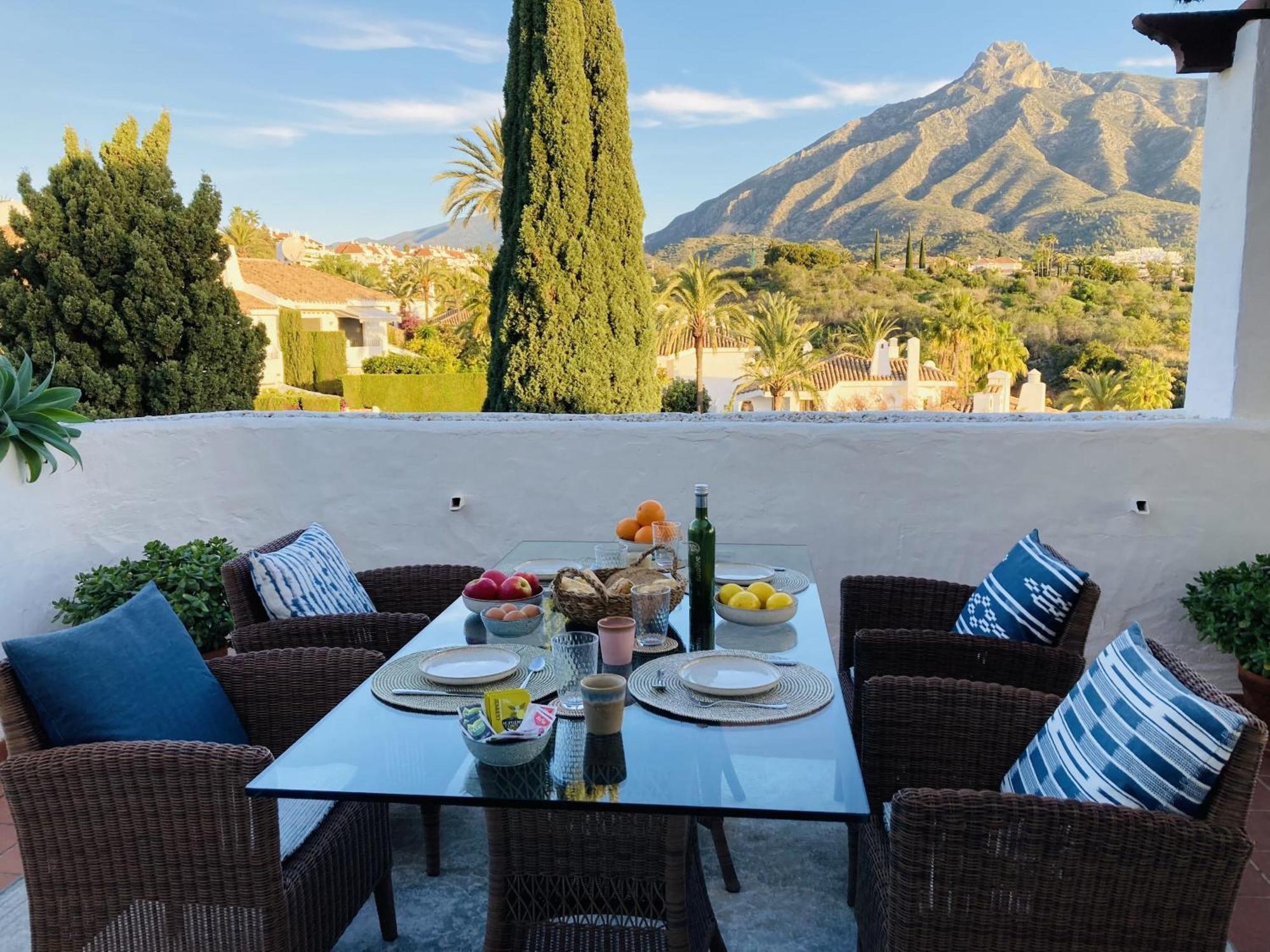 Las Lomas - Pool, Terrace & View Marbella Buitenkant foto