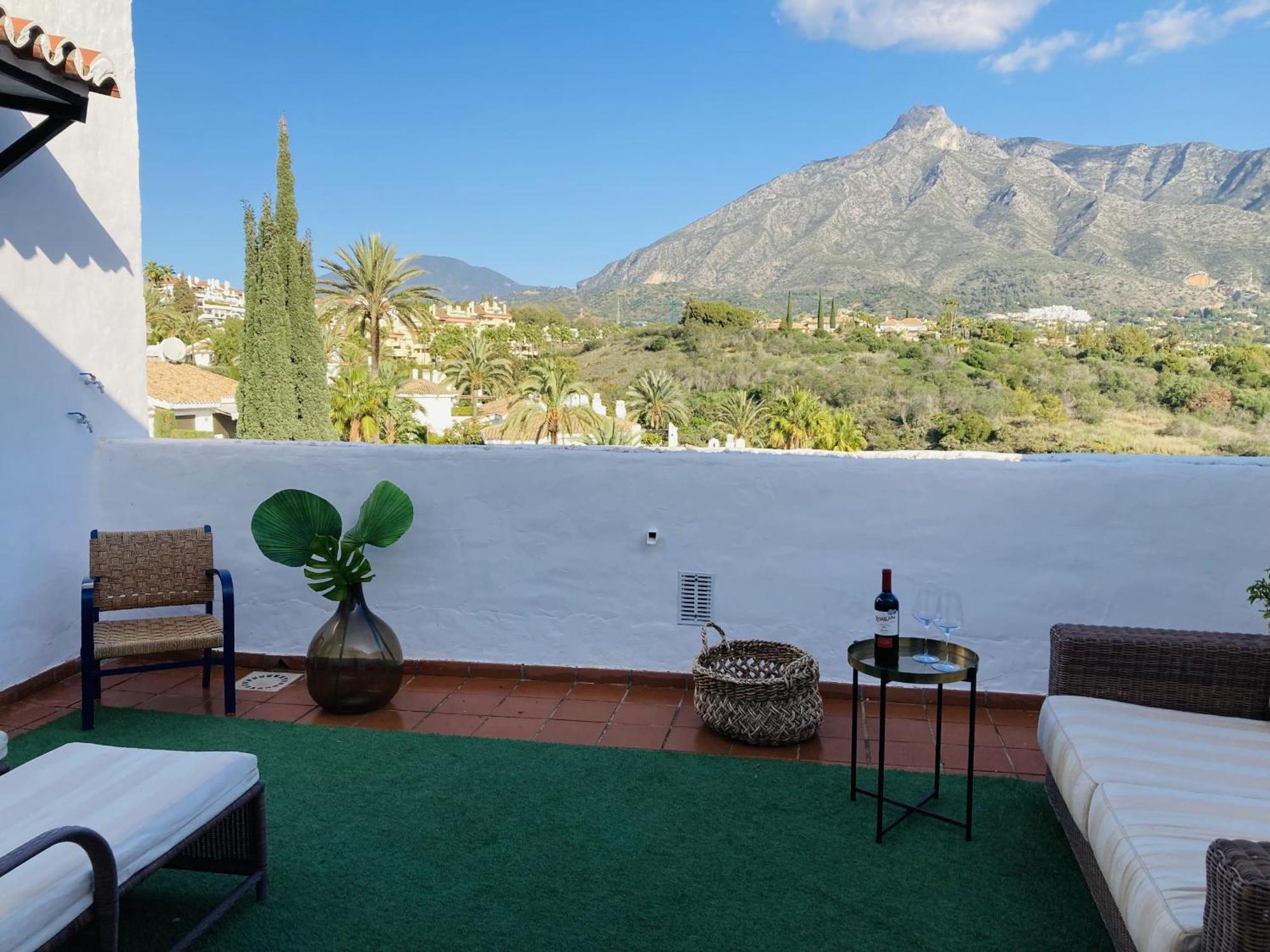 Las Lomas - Pool, Terrace & View Marbella Buitenkant foto